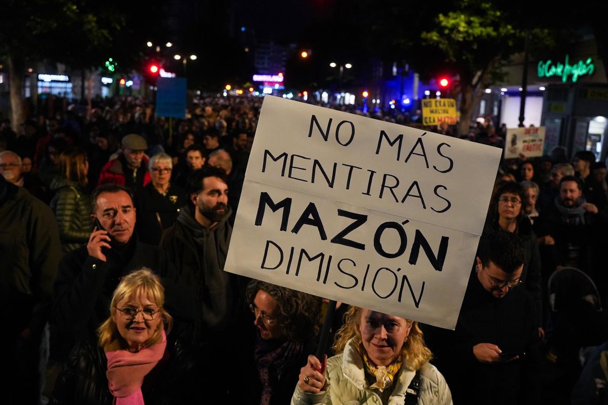 Imagen del artículo original: Convocada una nueva concentración de 'Mazón a presó' con velatorio 