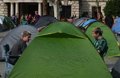Imagen del artículo original: Acampada por la vivienda en València supera las 400 tiendas y una noche "complicada" por l